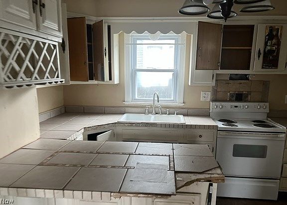 3rd image of 611 Saint Clair Ave