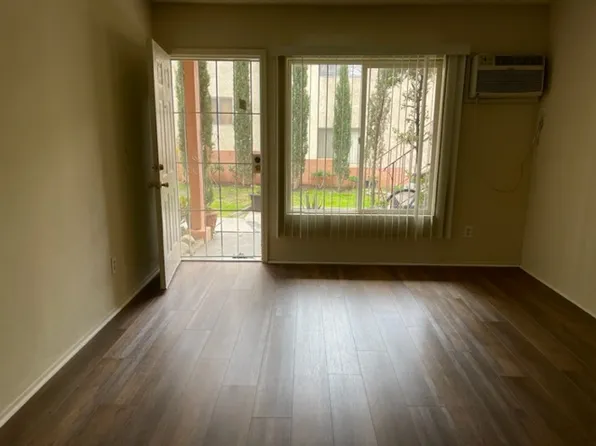 10340 Commerce Ave APT 4, Tujunga, CA 91042