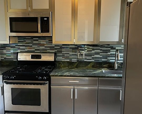 2nd image of 116 Saint Marks Pl Floor 2