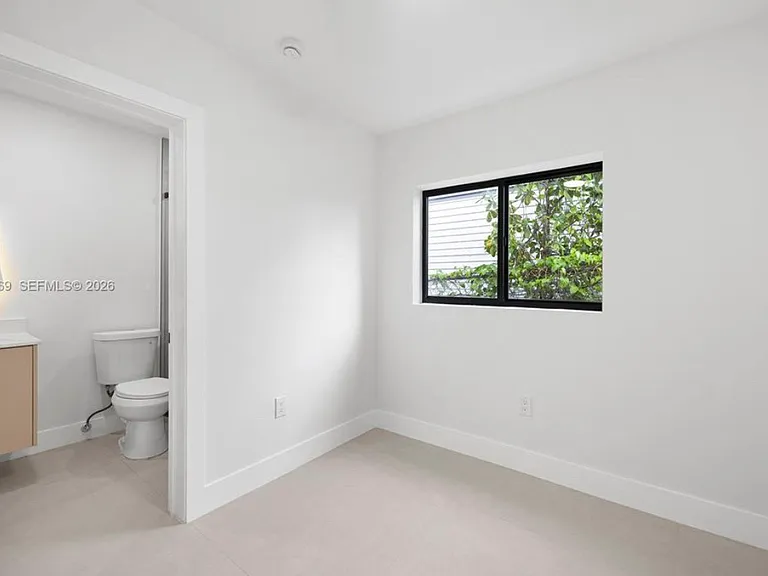 417 NW 81st St — Photo 8