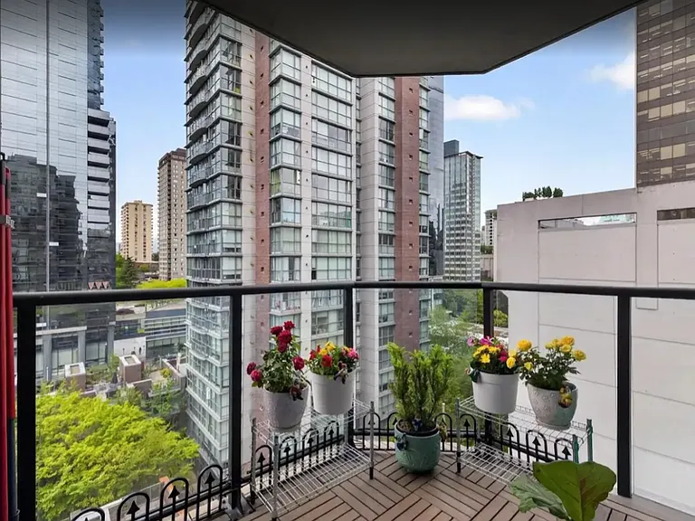 811 Helmcken St #1 — Photo 6