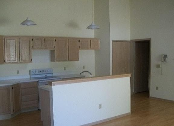 3rd image of 1166 N Jefferson St #U-d