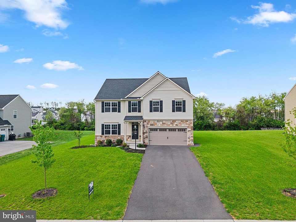 1st image of 875 Ashfield Dr