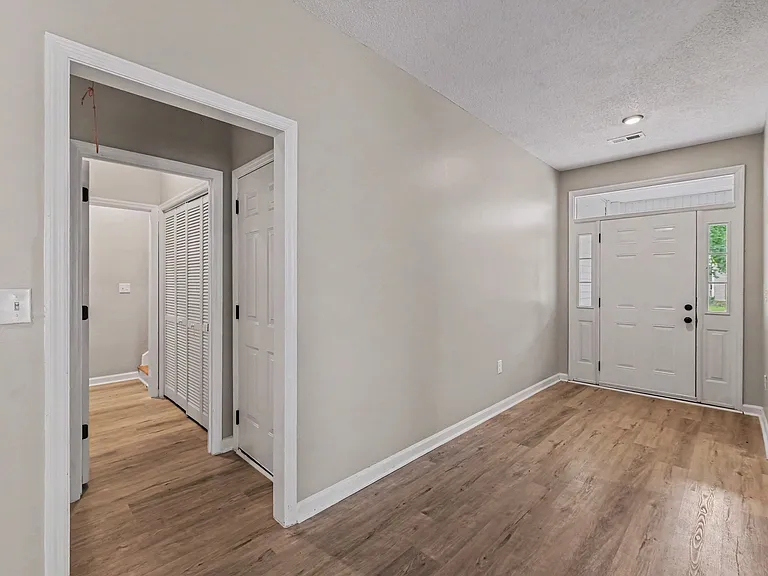 1854 Oleander Ct — Photo 5