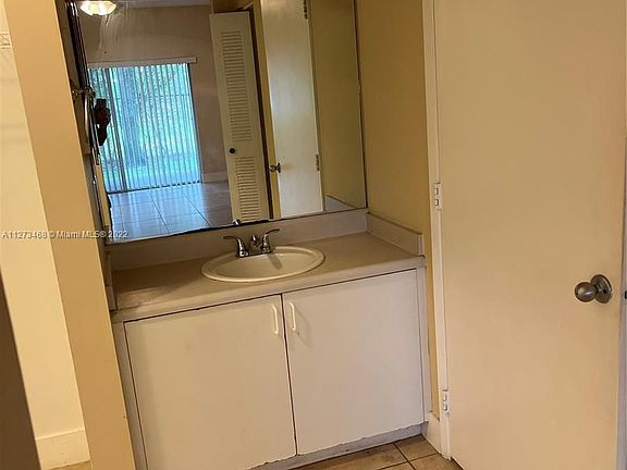 5th image of 6968 SW 39th St APT F101