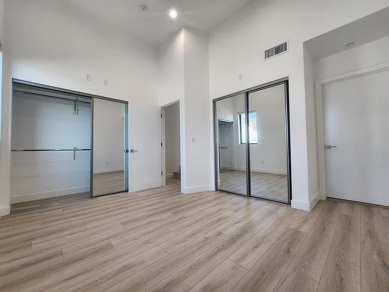 6061 Fulton Ave #6 — Photo 18