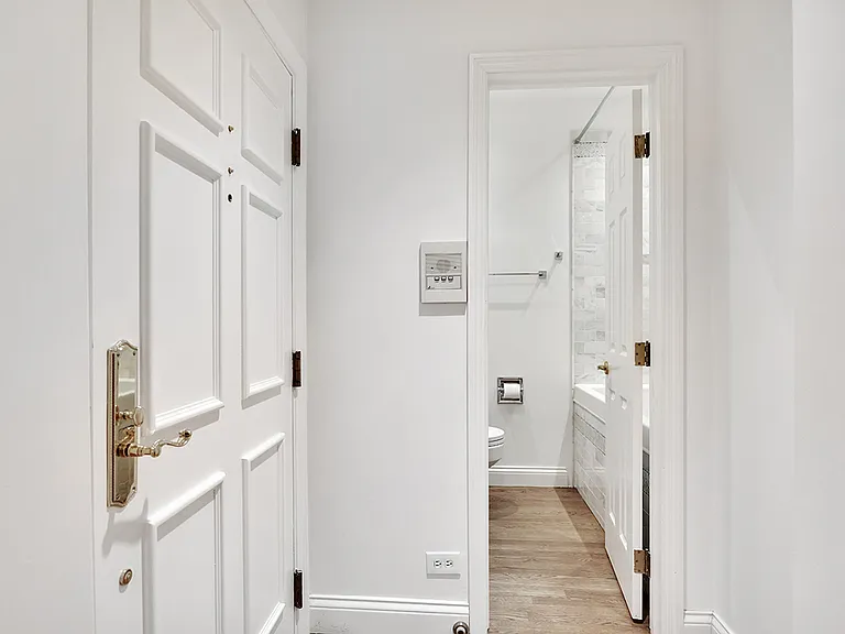 1228 N Dearborn St #2 — Photo 13