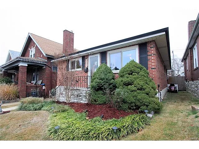 5067 Rhodes Ave photo 1