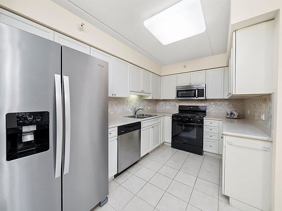 4th image of 430 Western Ave #601