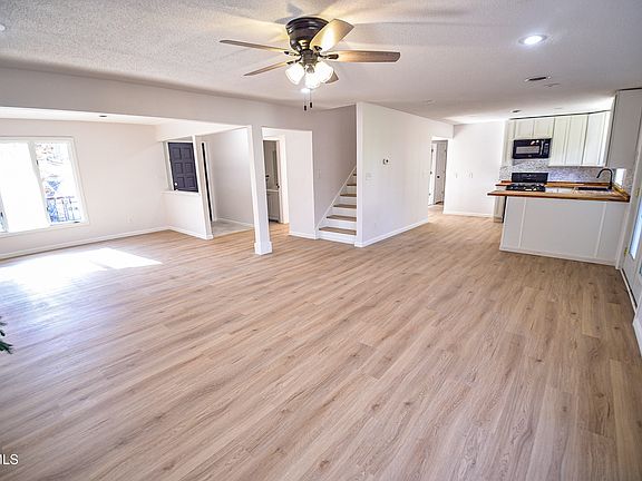 5th image of 14 N Foxxborough Ln