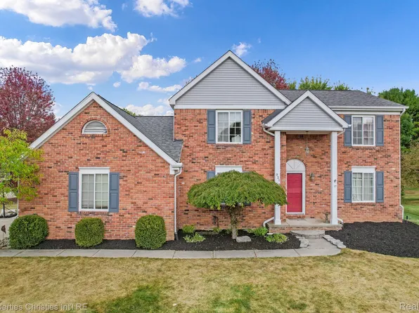 921 River Valley Dr, Lake Orion, MI 48362