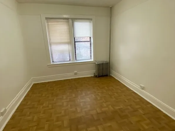 33-11 Crescent Street image 1 of 4