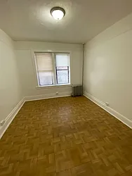 33-11 Crescent Street, #2R