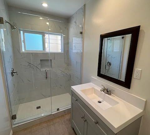 5th image of 124 N Everett St #5