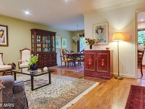 3rd image of 403 Nina Pl