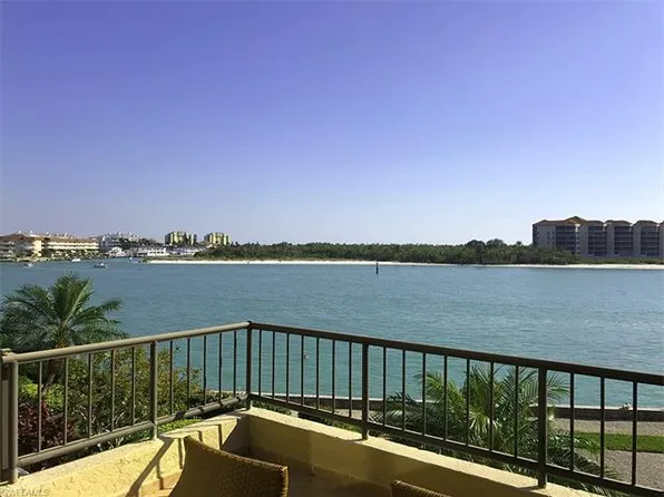 110 La Peninsula Blvd, Naples, FL 34113