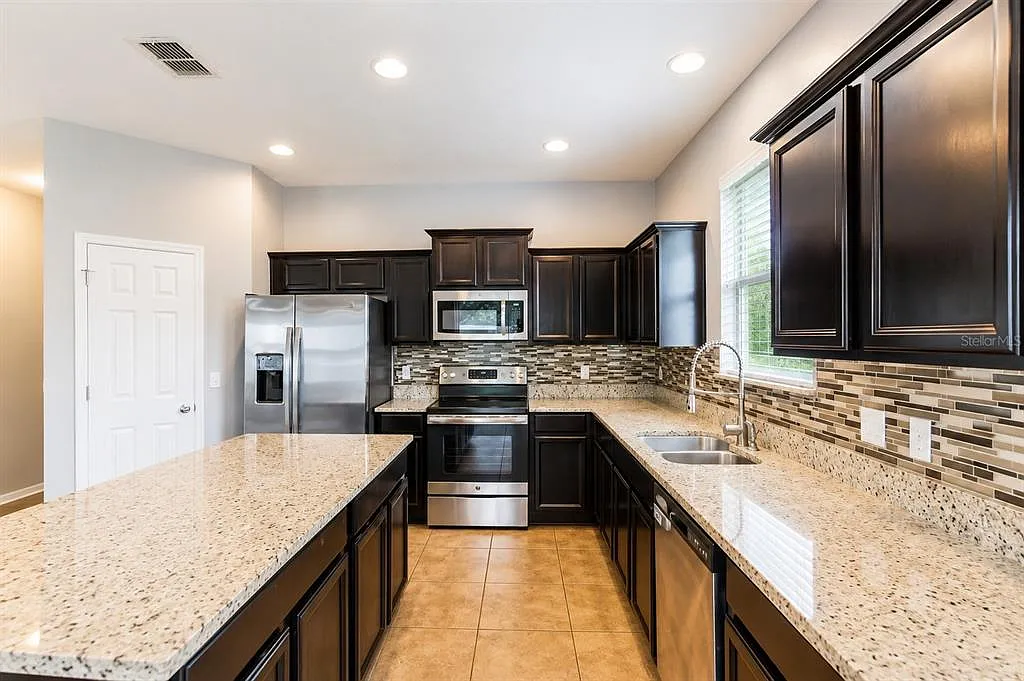 4 bed, 2.0 bath, 1859 sqft, $2,850 — Photo 2