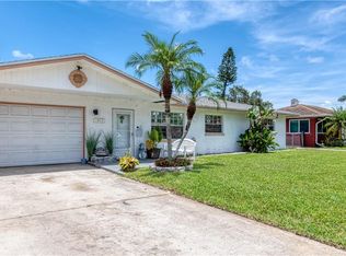 1917 Saint George Dr, Bradenton, FL 34208