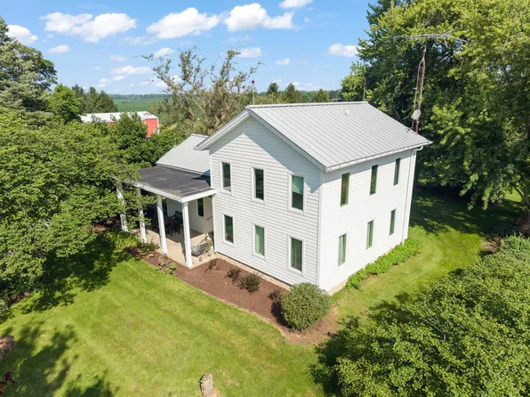 41W020 Seavey Rd, Sugar Grove, IL 60554