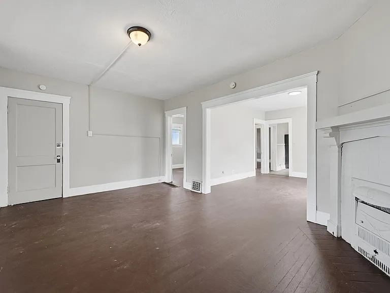 11611 Fairport Avenue — Photo 20
