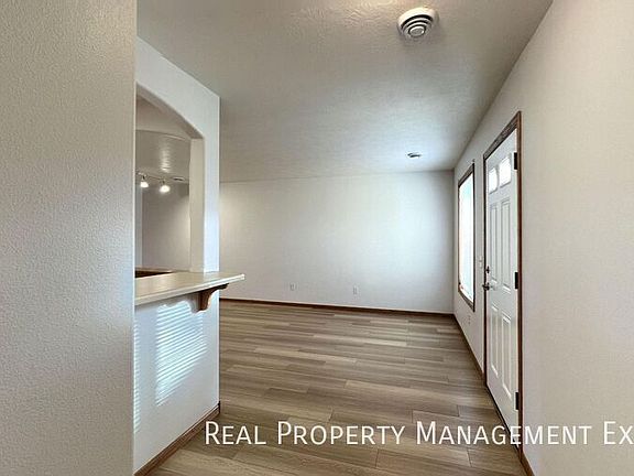 2nd image of 322-328 9th Ave N #326