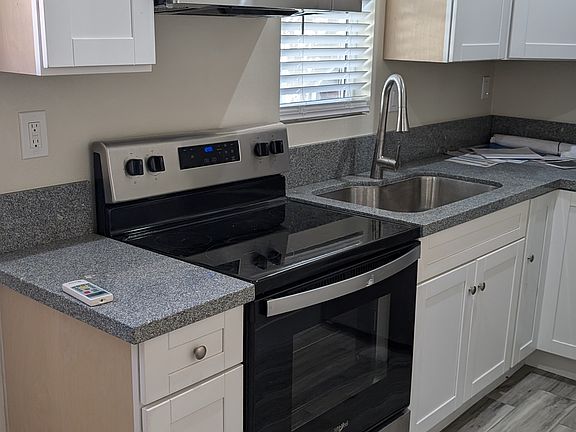 5th image of 2663 Sichel St #1/4