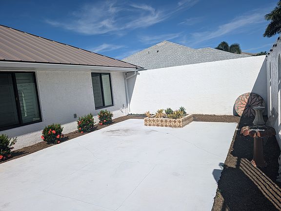 3rd image of 430 SE Calmoso Dr
