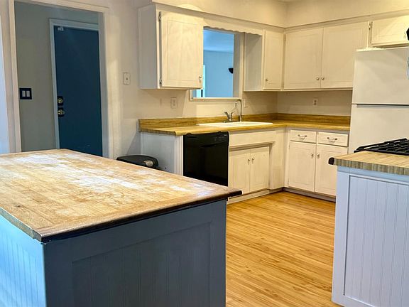3rd image of 1239 Chittenden Ave
