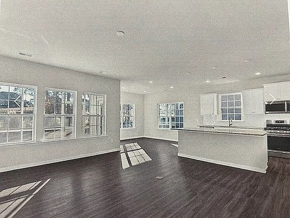 3rd image of 166 Backspin Dr