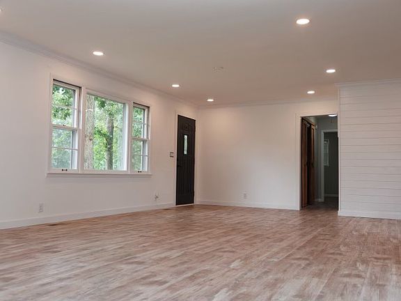 3rd image of 209 Poplar Ave