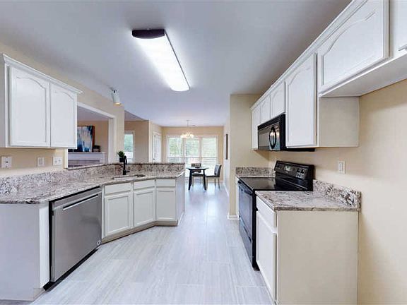 3rd image of 8930 Doveland Dr