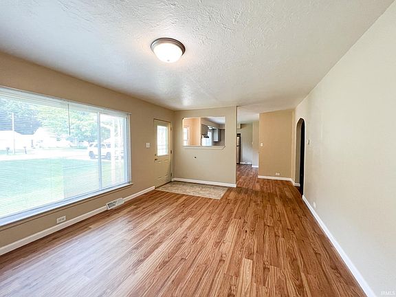 3rd image of 301 North Dr
