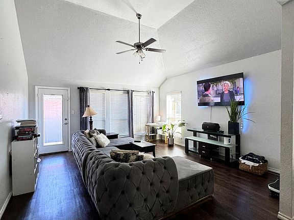 4th image of 22005 Woodhaven Dr
