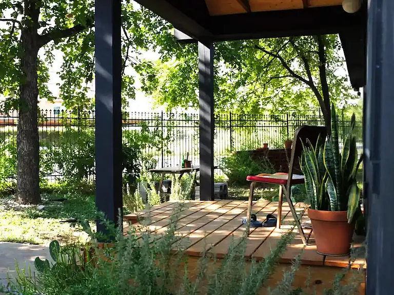 2504 Francisco St — Photo 12