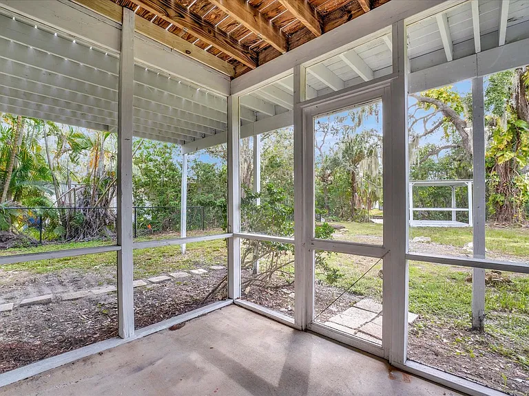 631 Harbor Ave — Photo 44