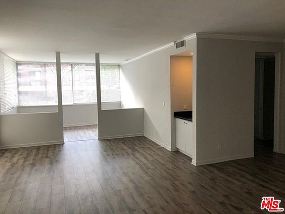 3rd image of 416 S Spalding Dr APT 1