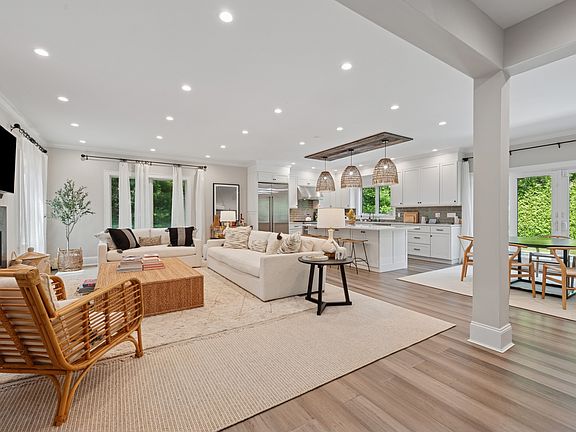 4th image of 15 Wood Lot Ln