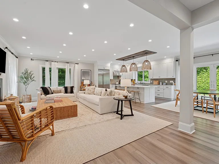 15 Wood Lot Ln — Photo 4