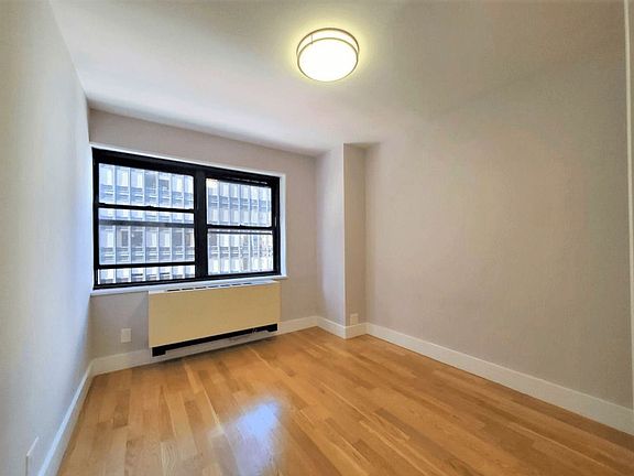 5th image of 301 E 47th St APT 12L