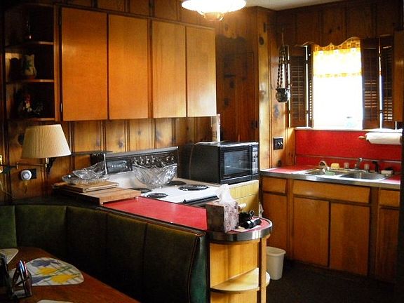 3rd image of 304 Elm St