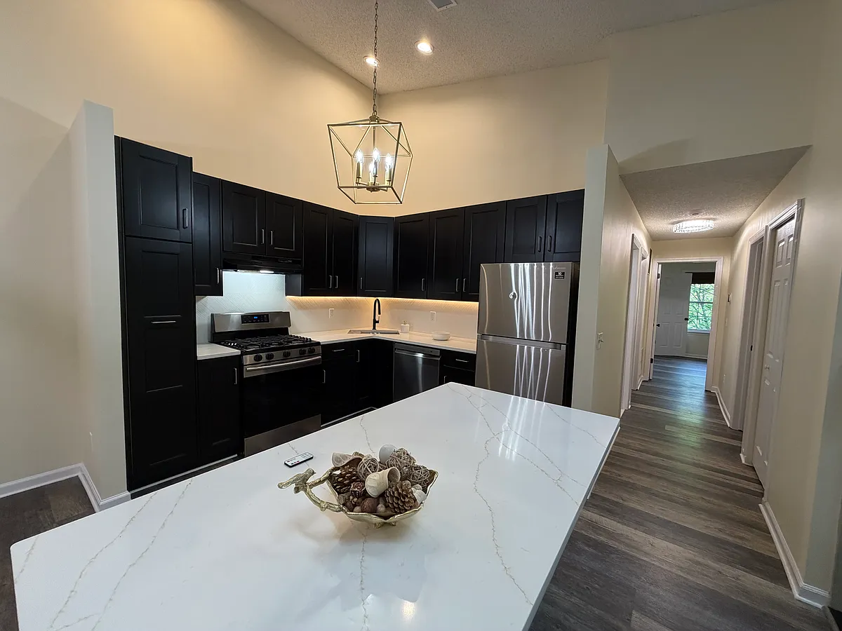 Building Photo - 130 Raintree Ln #130