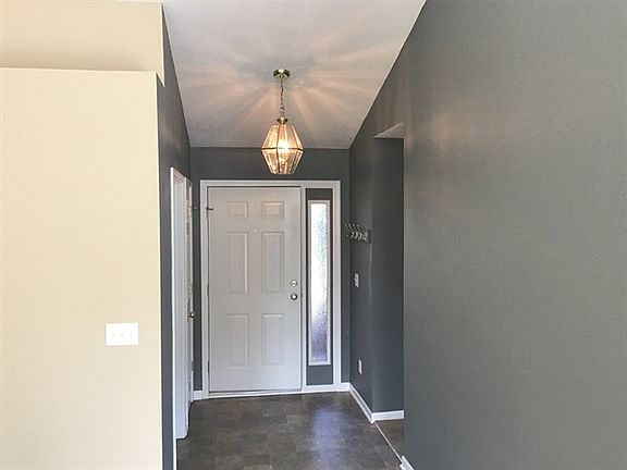 2nd image of 1157 Crestwood Dr