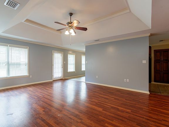 3rd image of 4371 Sandy Springs Dr