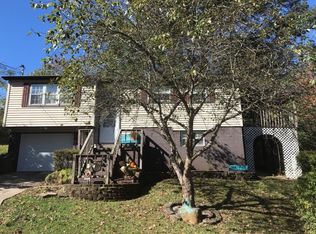 391 Captain Ames Dr, North Parkersburg, WV 26104