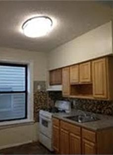 3rd image of 81 Romaine Ave #102