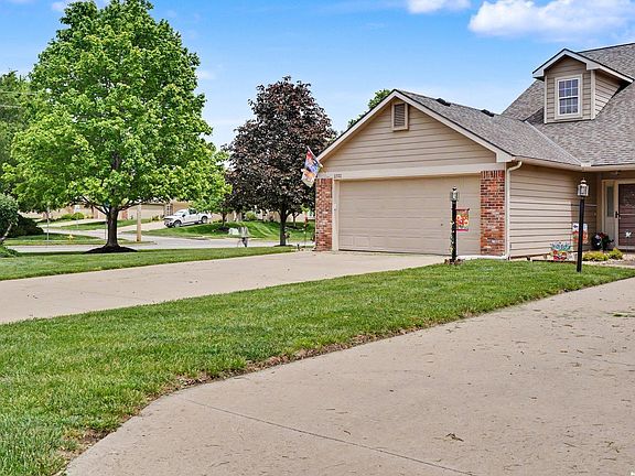 3rd image of 2702 Coralberry Ct