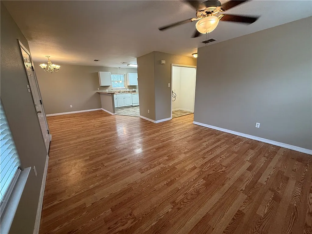 3 bed, 2.0 bath, 1168 sqft, $1,500 — Photo 4