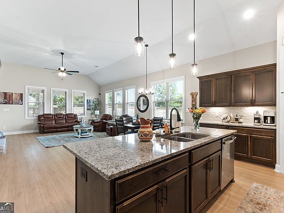 5th image of 403 Cannon Point Dr