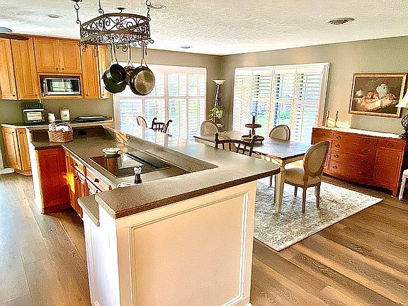 3rd image of 252 Lakengren Dr