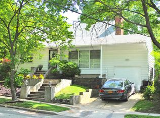 5303 248th St, Little Neck, NY 11362